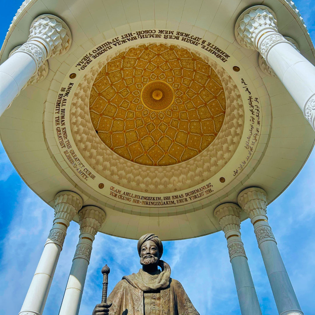 estatua-uzbekistan